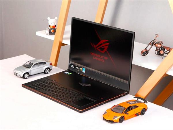 不愧是旗舰！Plus游戏本上手：才18.7mm厚