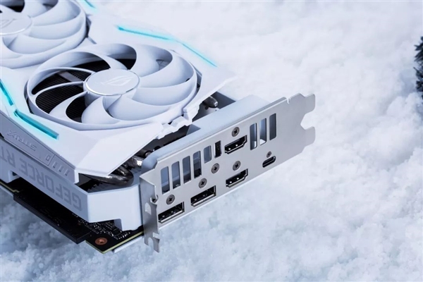 15999元！圣诞限量版颜值显卡 只卖1000块