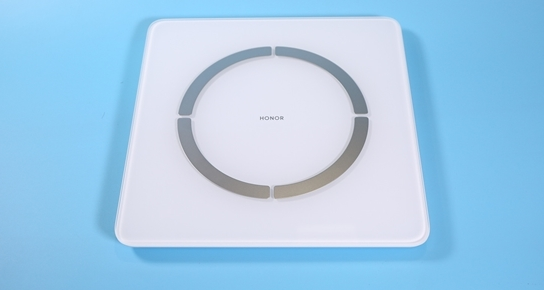 荣耀99元新品今日首销：这颜值 爱了