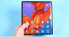 开局就是王者 !华为5G折叠8寸巨屏 爱了