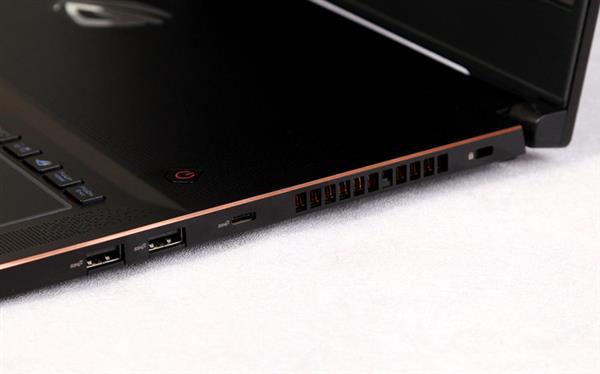 不愧是旗舰！Plus游戏本上手：才18.7mm厚