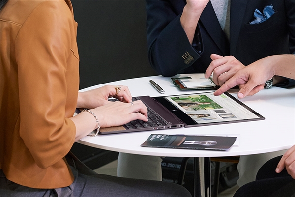 最有特色的惠普Envy x360 13笔记本上线：采用天然胡桃木材质