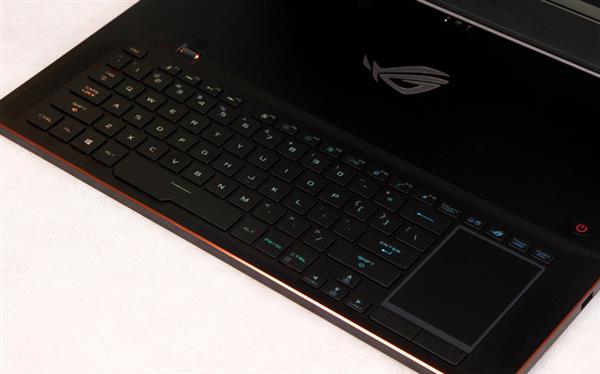 不愧是旗舰！Plus游戏本上手：才18.7mm厚