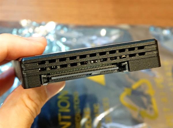 华为自研SSD硬盘首上架: 2.2GB/s速度35PBW写不死