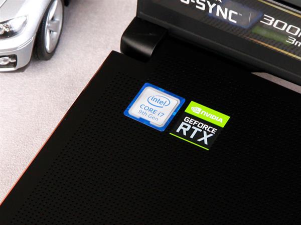 不愧是旗舰！Plus游戏本上手：才18.7mm厚