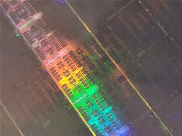 52核心A64FX ARM处理器晶圆展示？近距离感受下！