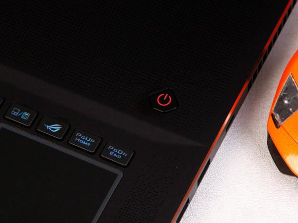 不愧是旗舰！Plus游戏本上手：才18.7mm厚