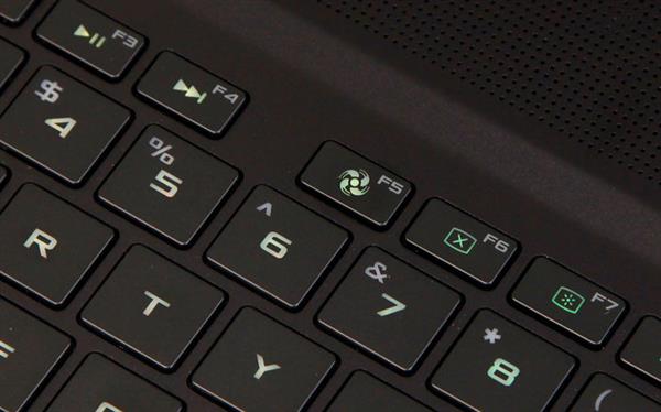 不愧是旗舰！Plus游戏本上手：才18.7mm厚