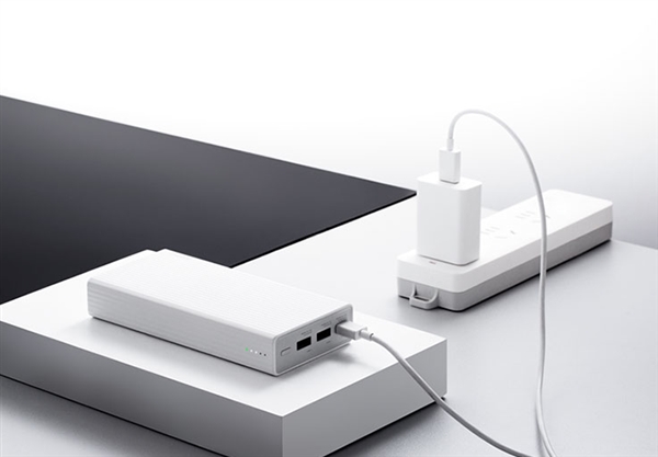 锤子新品突然上架：三口快充 赞了