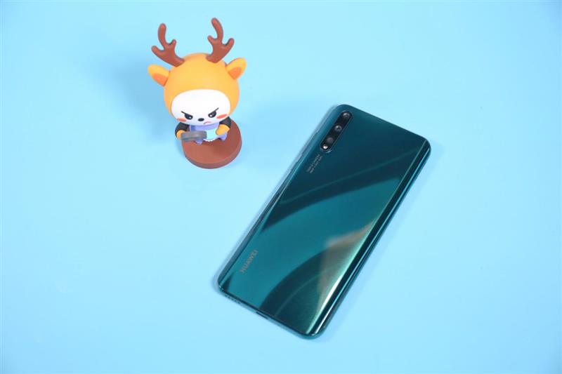 屏幕指纹+OLED屏 面面俱到的千元新作评测