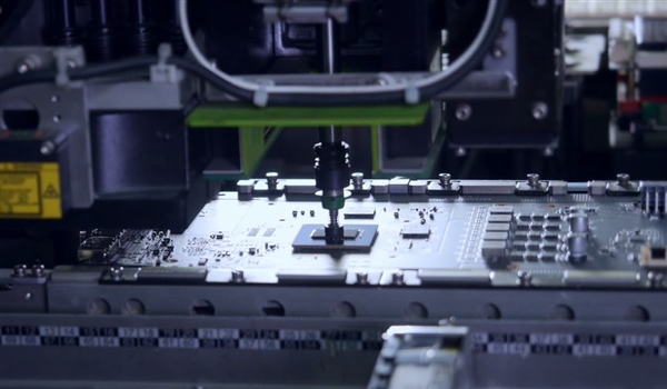 15999元！圣诞限量版颜值显卡 只卖1000块