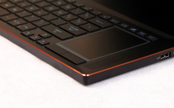 不愧是旗舰！Plus游戏本上手：才18.7mm厚