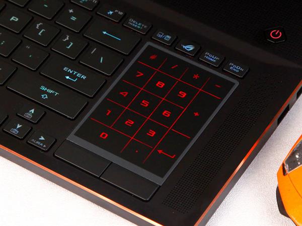 不愧是旗舰！Plus游戏本上手：才18.7mm厚