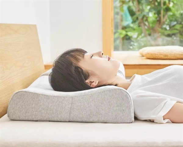 小米乳胶枕头发布：199元 三曲线护颈