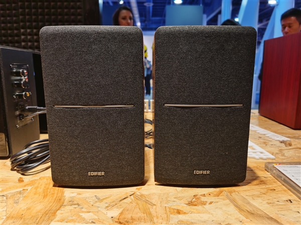 漫步者海量耳机：让我们的耳朵享受了一场饕餮盛宴！