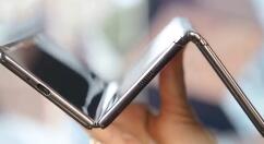 爆料：新机三星Galaxy Z使用双铰链三折叠设计