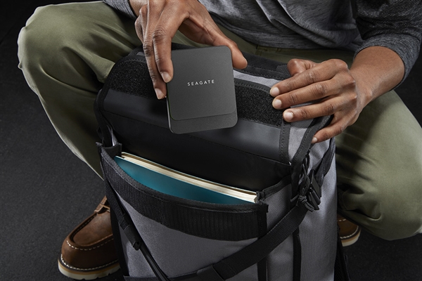 USB 3.2 SSD快得2GB/s：带五年有限质保