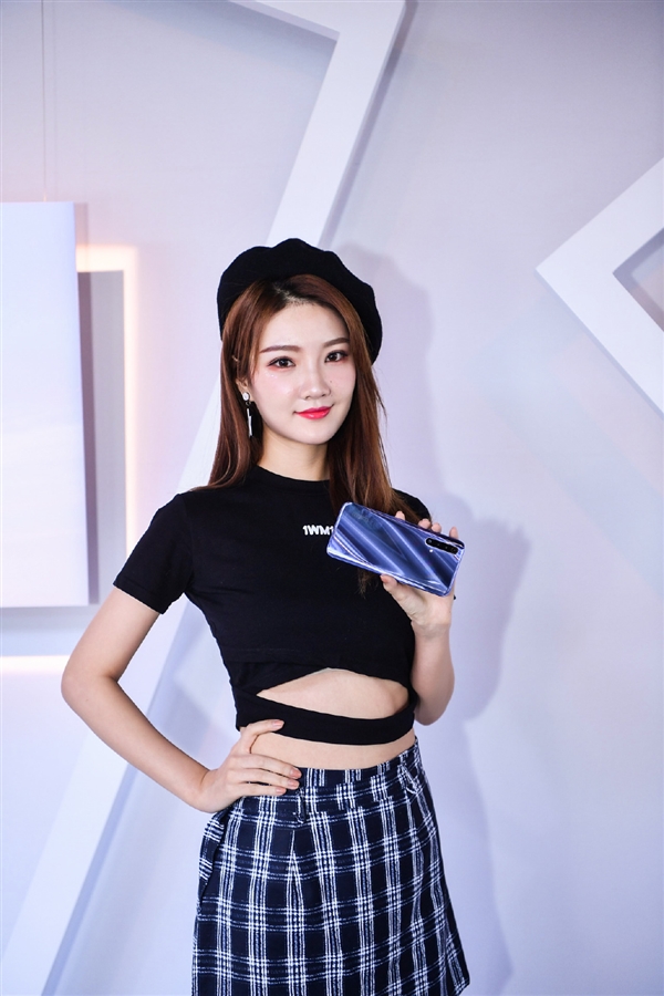 真香！realme5G旗舰好评率100%：起售价2499元