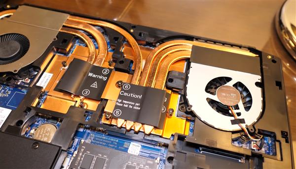 史上第一次 12核锐龙9 CPU塞入笔记本中