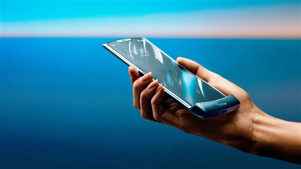 联想moto发布了Razr：上下折叠屏