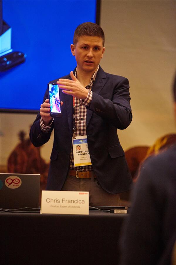 骁龙710+折叠屏要重返中国：Moto主导Razr整体设计