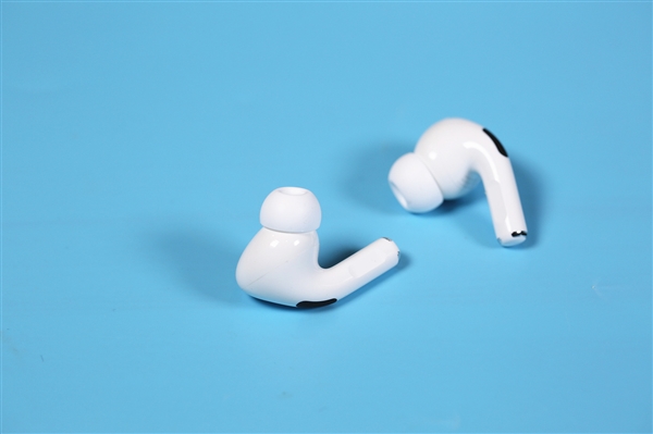 听说AirPods Pro：闻起来是蓝莓味儿