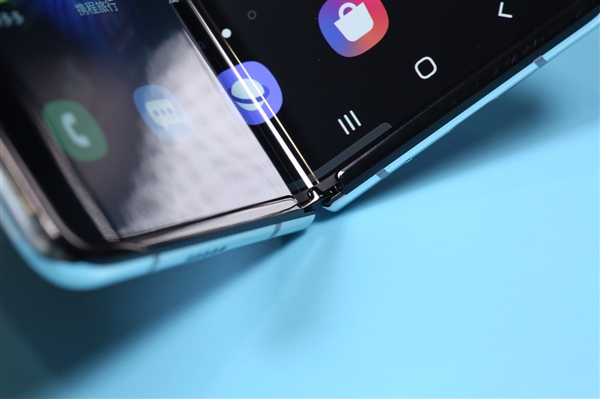 三星Fold2渲染图曝光：双全面屏够惊艳！