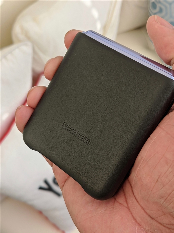 三星Galaxy Z Flip保护壳是什么样子?