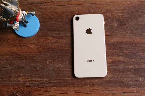 iPhone 9真机长这样：像极iPhone 8