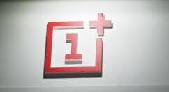 一加8上手照泄露：120Hz高刷、下巴极窄