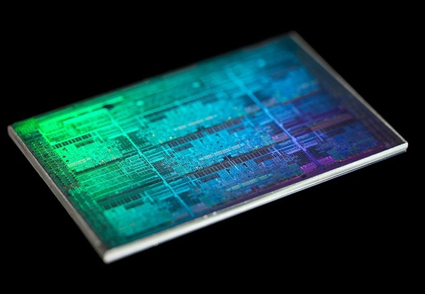 Intel 10nm全新处理器曝光！7nm将在2020年首发