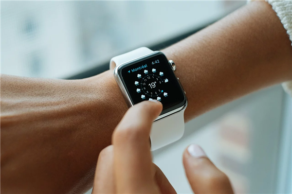 全新Apple Watch彩虹版表带上线 极具艺术感截图