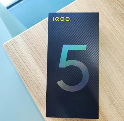 预约人数破20万 iQOO 5将到来:120W闪充仅15分钟满血
