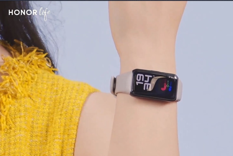 荣耀手环 6/NFC 版正式发布：今日预售 售价289元