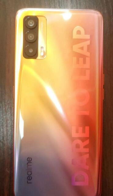 realme锦鲤手机:采用AMOLED显示屏 支持50W快充