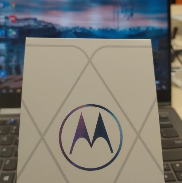 Moto新旗舰骁龙888曝光:瀑布屏 5000mAh电池