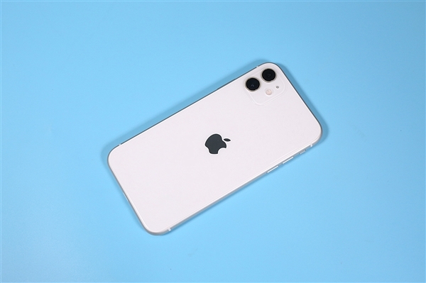 iPhone 13:采用低功耗LTPO技术的OLED显示屏