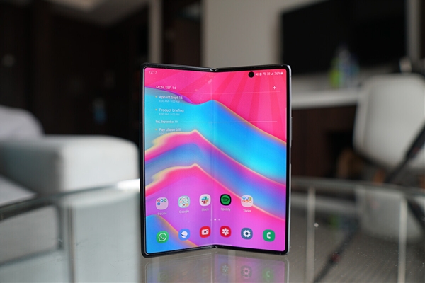 OPPO与vivo2021年下半年推出可折叠平手机:三星提供折叠面板
