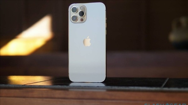 网曝iPhone 12s Pro Max渲染图:首次搭载高刷 屏下指纹配置