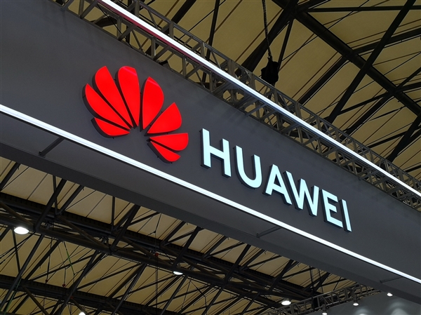 华为P50 Pro+最新渲染图曝光:后摄双圆环设计 更加霸气侧露