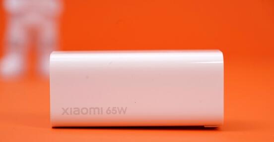 小米双口氮化镓充电器外形曝光:65W(1A1C)仅69cm3大小 售价149元