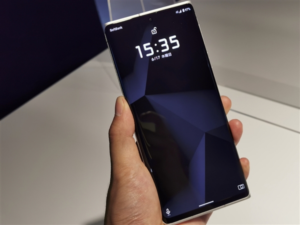 徕卡Leitz Phone 1真机图曝光:将于7月正式开售