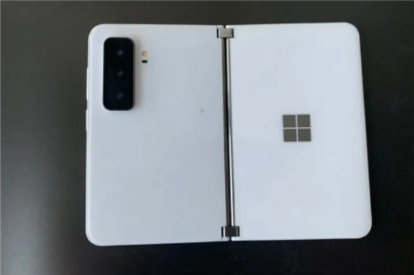 微软Surface Duo 2真机照曝光:新旗舰补齐了上一代的短板