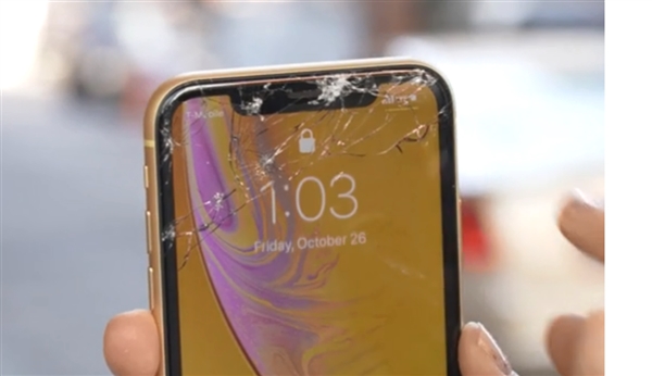苹果xr屏幕摔碎的照片图片